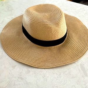 Madewell- Straw Hat Floppy